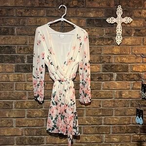 Premier amor, white floral dress